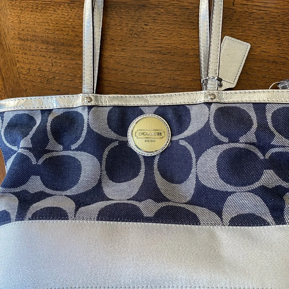 Coach Signature C jacquard and metallic tote with leather trim - Picture 4 of 7